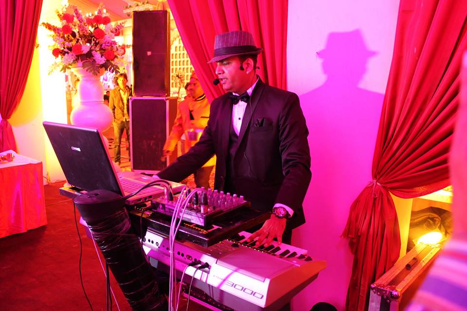 best male singer agra