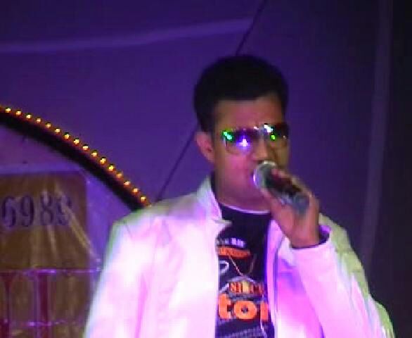 professional male singer agra